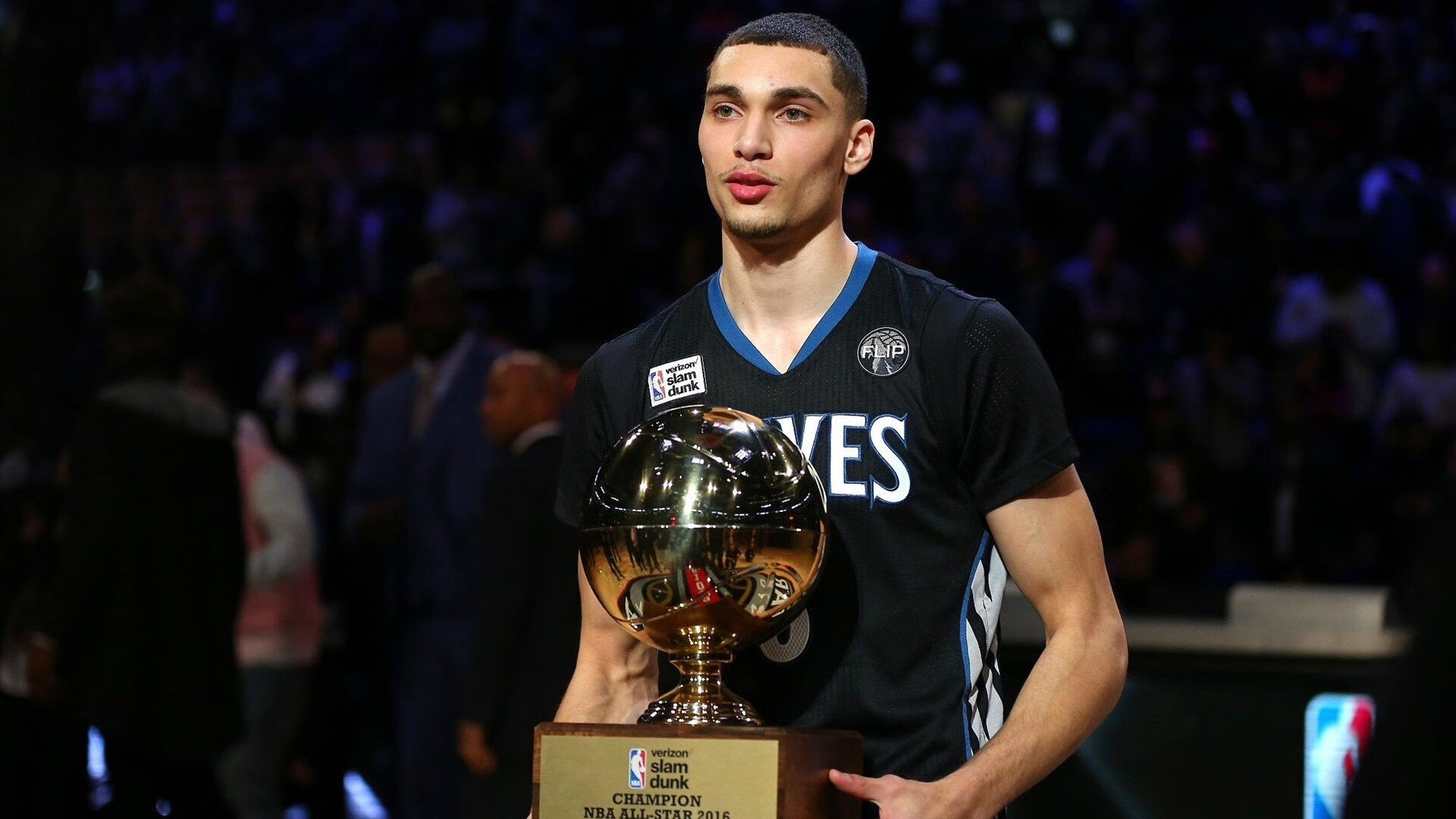 NBA季后赛激战正酣 新生代球星闪耀舞台